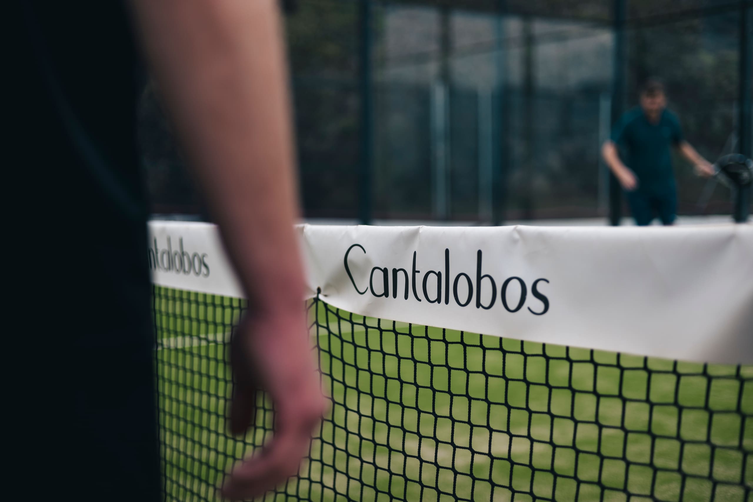 The padel net, branded Cantalobos, mid-match.